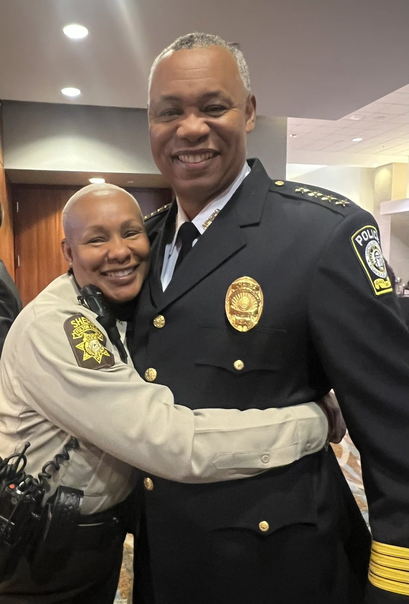Chief Ron Applin (@apspdchief) on Twitter photo 1 of my Women’s History Month tributes: <a href="/FultonSheriff/">Fulton County Sheriff's Office</a> Lt. Jackie Underwood, MY BIG SISTER, 1st woman K9 handler & K9 commander at FCSO, reminds me of our mom😍 & she’s an <a href="/apsupdate/">ATL Public Schools</a> GRAD! Thx for making sure our scholars are #safesecure💪🏽 #WomensHistoryMonth 1 of my Women’s History Month tributes: <a href="/FultonSheriff/">Fulton County Sheriff's Office</a> Lt. Jackie Underwood, MY BIG SISTER, 1st woman K9 handler & K9 commander at FCSO, reminds me of our mom😍 & she’s an <a href="/apsupdate/">ATL Public Schools</a> GRAD! Thx for making sure our scholars are #safesecure💪🏽 #WomensHistoryMonth