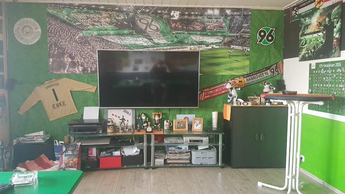 dorfh00l's tweet image. Hey kommst du noch mit hoch in meine Mannerhöhle? 😏