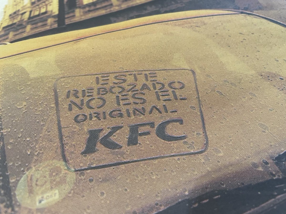 jpiedrahita's tweet photo. Llovió #lluviadepolvo africano y al momento un „real time anunciante“ con reflejos inmediatos lanzó su campaña adecuada esta semana en @20m. Bien por @KFC_ES 👍 (¿por qué se ven tan pocas „campañas rápidas y de tiempo real“ por aquí..,? 🤔) https://t.co/We2ywJOkPG