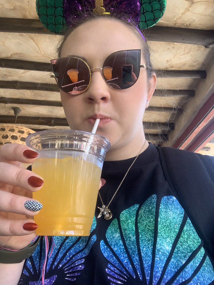 AlyxBabes's tweet photo. Happy birthday to me😁😁 we drank all around the world at Disney and we continued in Destin! https://t.co/wDHexwIVh9