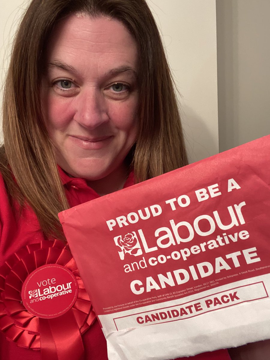 kimjwhitehead's tweet photo. Came home and found this on the doorstep 🏵💜🐝😁
@CoopParty loving the freebies 🙌🏻
@UKLabour need to up their game 🌹😉
Just noticed I’ve caught the sun whist out canvassing in #SpringHill today🌞🍅
#labcoop #labourdoorstep @Hyndburn_Labour https://t.co/DAVGX5gl7p