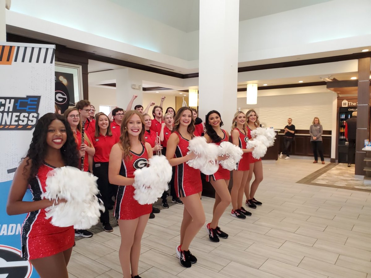 sgy475's tweet photo. Courtesy Janie Brockbank.. cheerleaders waiting to cheer departing team. #UGAwbb https://t.co/Ex4HRuUFBa