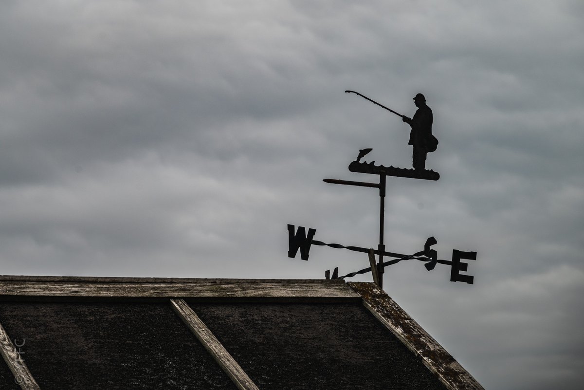 YFFC1884's tweet photo. Many of our beats have fishing huts for the use of our members. They've seen some fish and heard some stories down the years. This quaint hut with an angler weathervane is on our River Ribble beat and is a fine example. https://t.co/CpHd6VsEMx