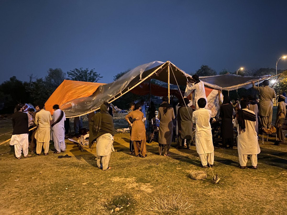 Maqbool69789249's tweet photo. #18th night of camp Despite heavy storm and rain, the protest by BSC (Isb) for the safe recovery of Hafeez Baloch and against harassment of Baloch students continues in front of Nationl Press Club Isb.
#ReleaseHafeezBaloch
#StopHarassingBalochStudents
#BoycottclassHafeezBaloch https://t.co/WXZAabCzK8