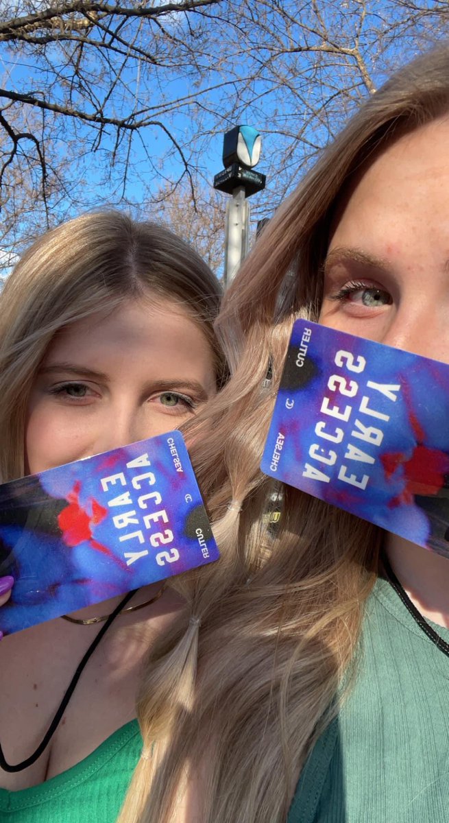 Meadows_16's tweet photo. we’ve waited two years to do this again 🤩 thanks for another great show @chelseacutler !!! https://t.co/xdjZVHPj2S