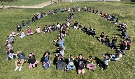 tekoamc's tweet photo. Vista Academy’s third graders send a message of peace to IB schools in Ukraine and Russia ✌🏻🕊☮️
#IBTogether @VistaAVPA https://t.co/u6KRjRxt2C