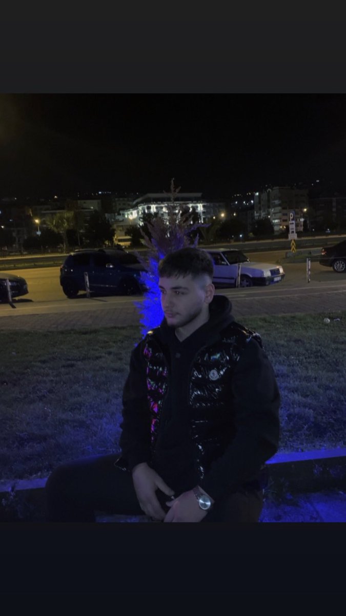 AlpDavran's tweet photo. Devletten birinin kılına zarar gelse ortalı ayağa kaldırıyor büyüklerimiz ama 16 yaşında bir genç hayalleri yaşamaya umudu olan kaza sonucunda cezaevine giren ve cezaevinde cinayete kurban gidip intihar süsü verilip olayı kapatmaya çalışıyorsunuz nerde adalet #kemalefeicinadalet https://t.co/kkYWNwpp3d