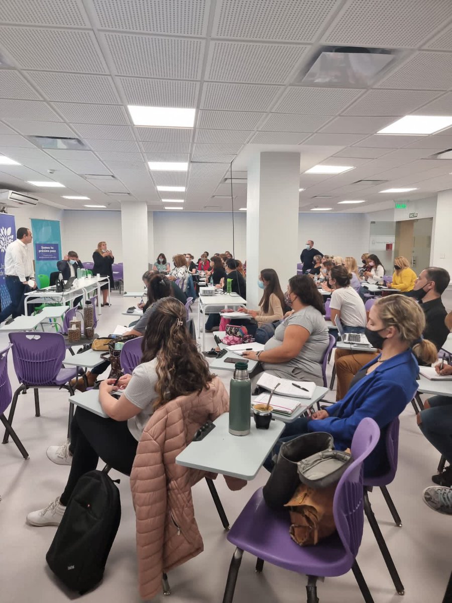 Arrancamos las clases de “Gestión Administrativa” en la Universidad de la Ciudad. Lindo momento para compartir el espacio con los docentes. 
Éxitos a los nuevos estudiantes!