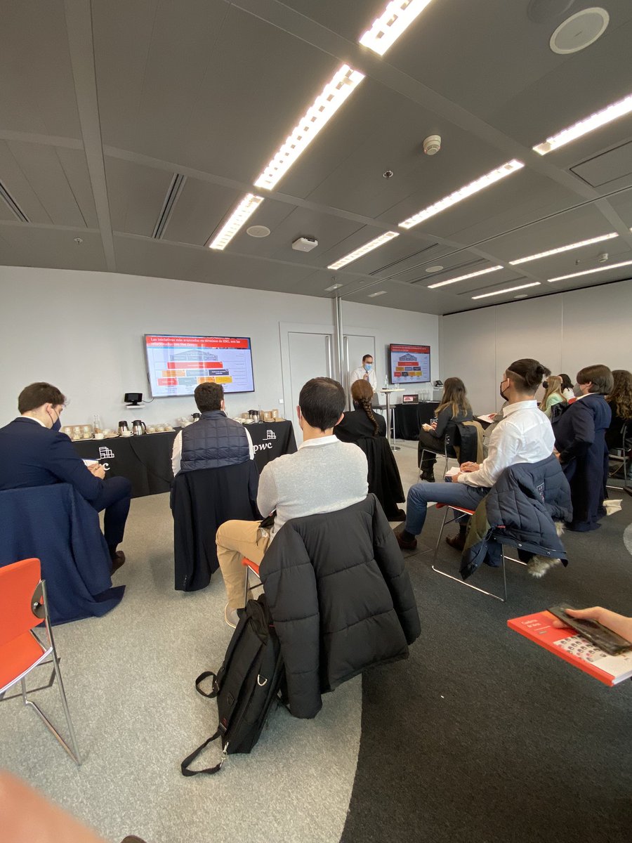npherrero's tweet photo. Hoy ha tenido lugar la segunda sesion del programa #PwCExcellence22 en @PwC_Spain donde hemos recibido una master class de dos de sus directivos. https://t.co/QXACTw4o6x