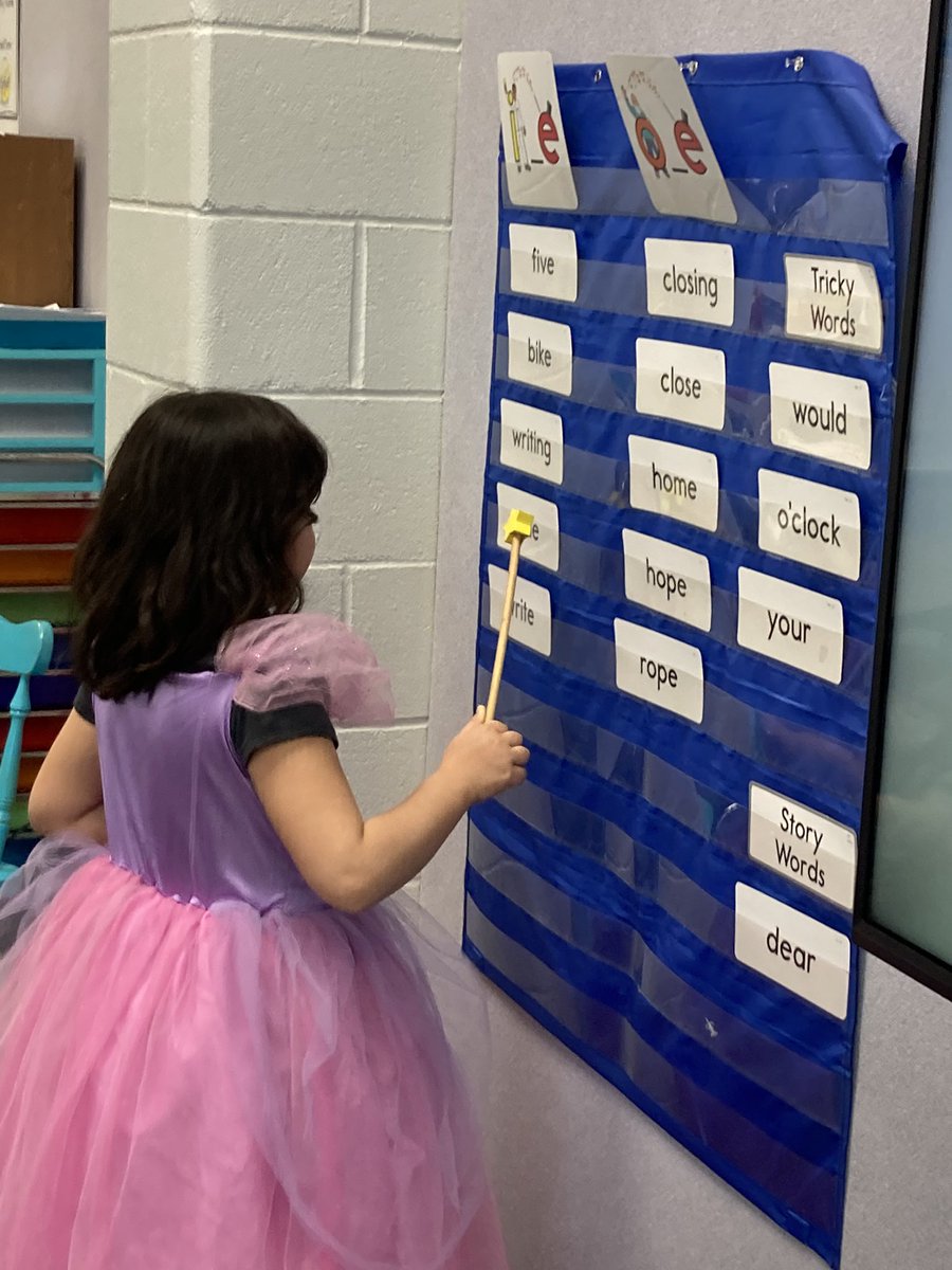 MrsJDDrake's tweet photo. It’s not everyday that a princess leads your words sort👑 #glowbig @letterland @BESFirefly @WCPSSLiteracy https://t.co/YcI92F0VKT