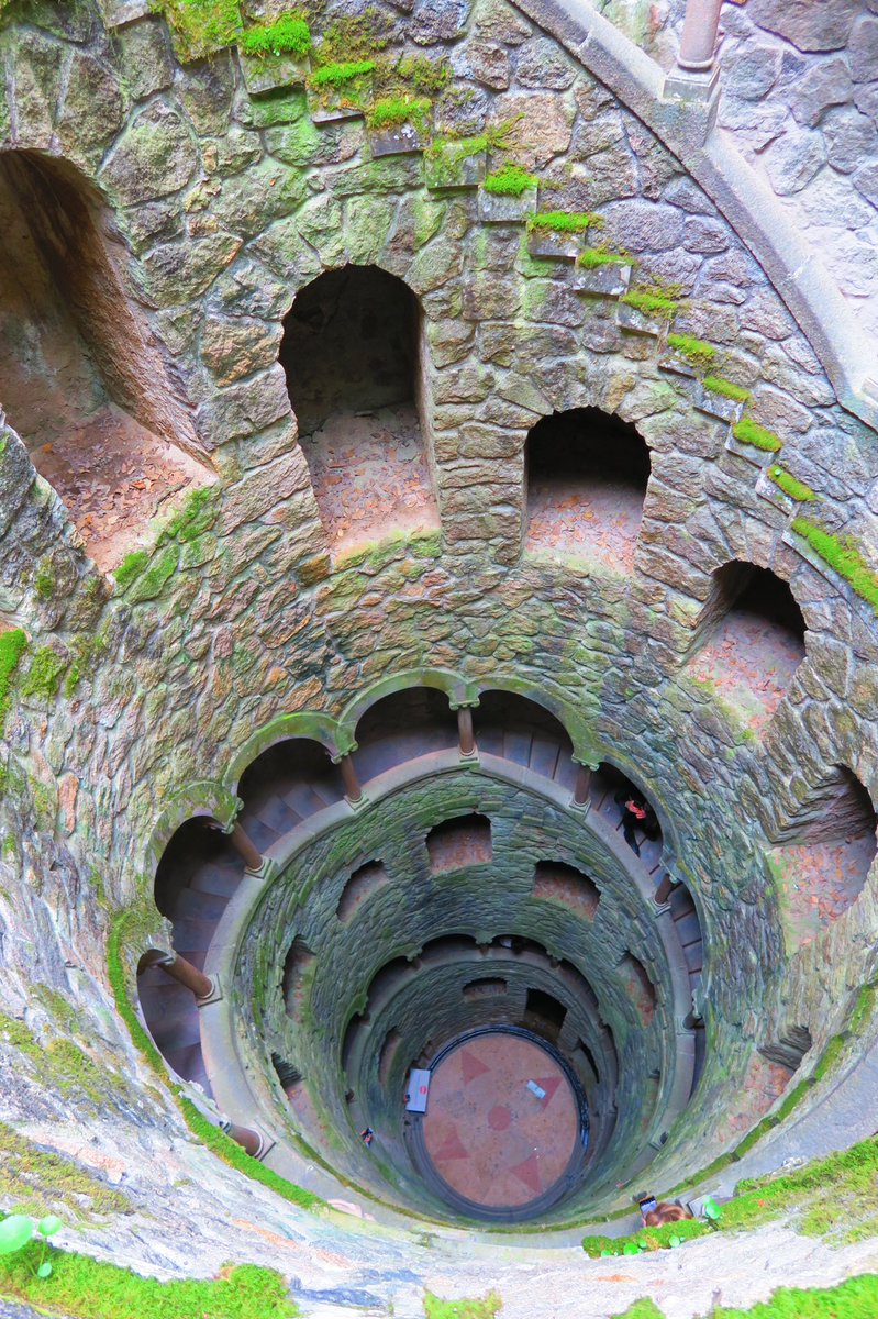 globetwitteuse's tweet photo. Une journée a Sintra : Palais de la Pena, Château des maures et Palais de la Regaleira 🤩 #Lisbonne #Sintra 🇵🇹 https://t.co/dXOwLxk5uc