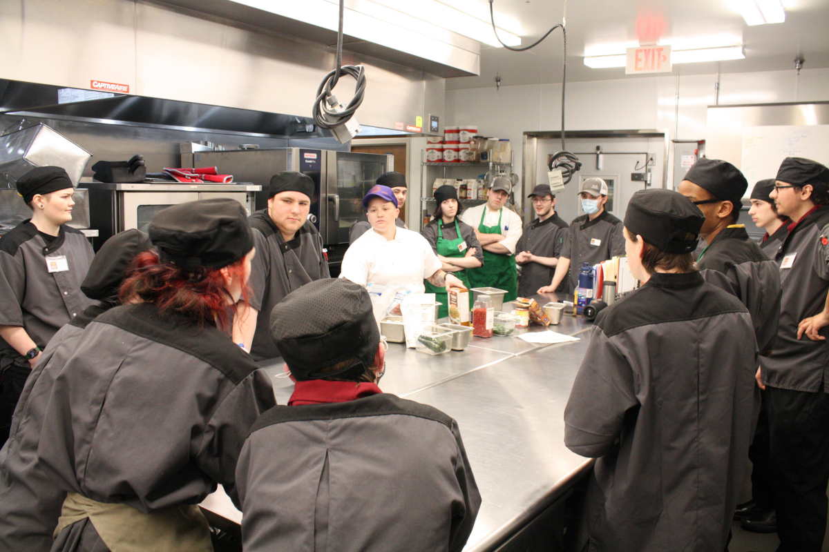 LifesKitchen's tweet image. #LifesKitchen trainees participated in a Black Box Challenge! Teams were given various ingredients &amp;amp; challenged to see what they could come up with! We transform the lives of young adults. #servingsecondchances #SolutionsThatMatter bit.ly/3z4ulSM