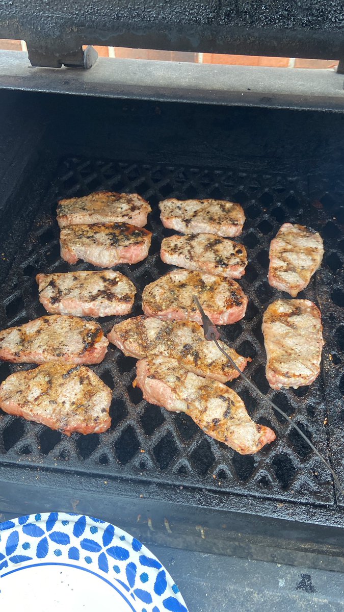 GardnerKatyg8's tweet photo. Pork loin, baked beans and smashed baby potatoes for supper tonight it’s gonna be good!!!! https://t.co/uODjrtXFQv