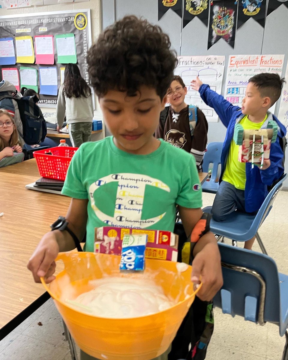 Mrs_Pope_132's tweet photo. Look @ these Leprechaun Traps! #ashlandsoar #howtocatchaleprechaun #stpattysdayfun https://t.co/JkkEIcOUEi