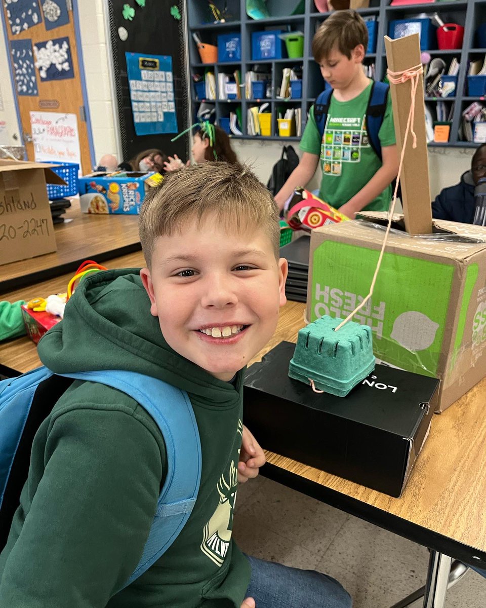 Mrs_Pope_132's tweet photo. Look @ these Leprechaun Traps! #ashlandsoar #howtocatchaleprechaun #stpattysdayfun https://t.co/JkkEIcOUEi