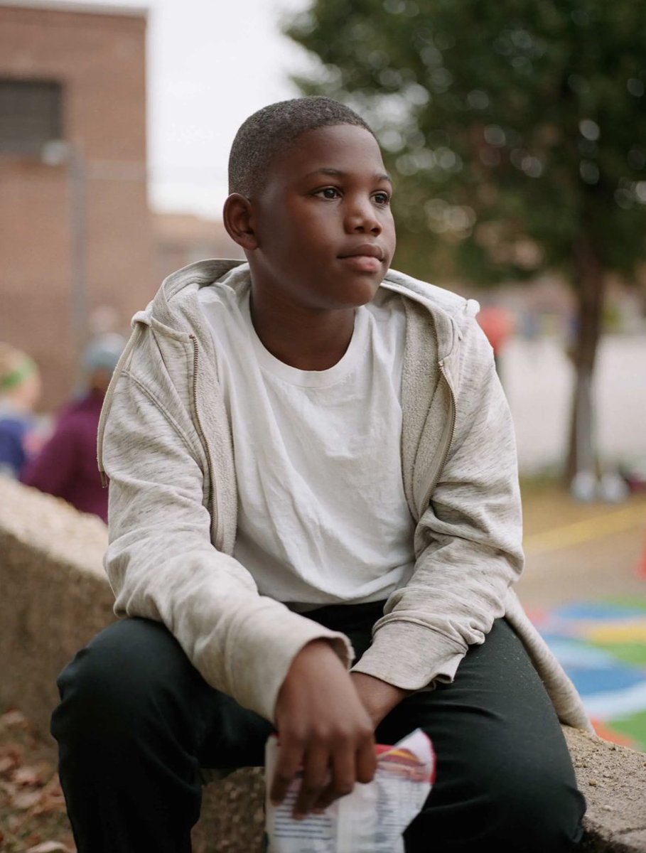 David Hogg 🟧 (@davidhogg111) on Twitter photo Thread by me and <a href="/GalvinAlmanza/">Emily Galvin-Almanza</a>
In 2016, time magazine did a photojournalism piece on the neighborhood Freddie Gray grew up in Baltimore. They photographed a number of people- 12-year-old Donnell Rochester was one of them.
time.com/4288994/freddi… Thread by me and <a href="/GalvinAlmanza/">Emily Galvin-Almanza</a>
In 2016, time magazine did a photojournalism piece on the neighborhood Freddie Gray grew up in Baltimore. They photographed a number of people- 12-year-old Donnell Rochester was one of them.
time.com/4288994/freddi…
