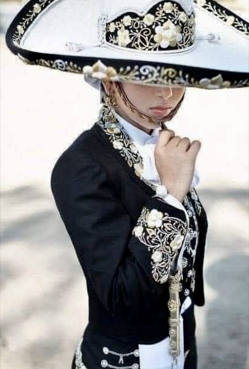 MagicoMexico_'s tweet photo. • Mexicana de Corazón • 🌹🌿 https://t.co/etb2I5M5Qp