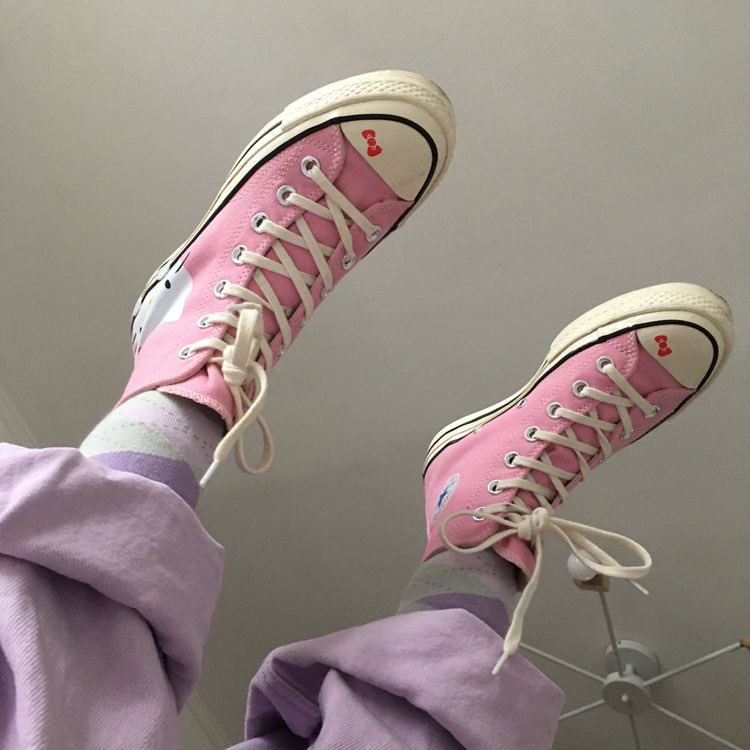 pinkiepocket's tweet photo. converse hello kitty https://t.co/lVsmRshFWH