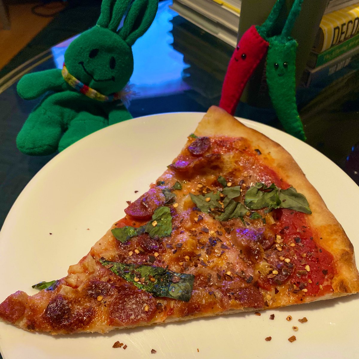 greenietravels's tweet photo. The OG! Thanks for all the pizza!
.
.
.
#difara #difarapizza #pizza #pepperonipizza #ronislice #pepperoniandgarlic #supportlocal #brooklyneats #tvdinner #ogbrooklyn https://t.co/VhsAdra4sz