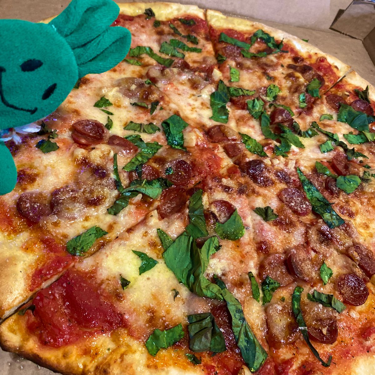 greenietravels's tweet photo. The OG! Thanks for all the pizza!
.
.
.
#difara #difarapizza #pizza #pepperonipizza #ronislice #pepperoniandgarlic #supportlocal #brooklyneats #tvdinner #ogbrooklyn https://t.co/VhsAdra4sz