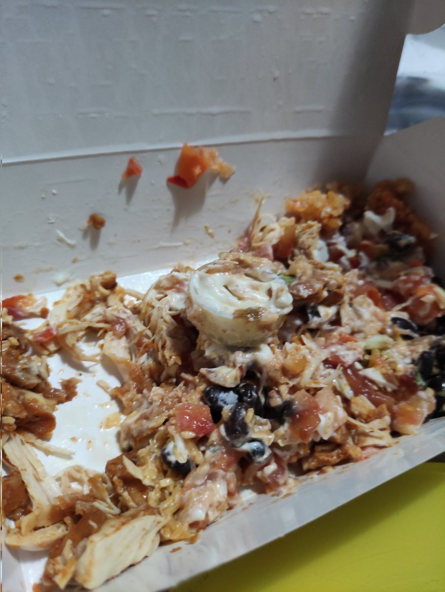 javega00's tweet photo. Primera experiencia en el @TacoBellSpain = tapa de botella en mi comida.
Ha sido en el taco bell de @plazamar2 , alicante https://t.co/eI75Wup9pk