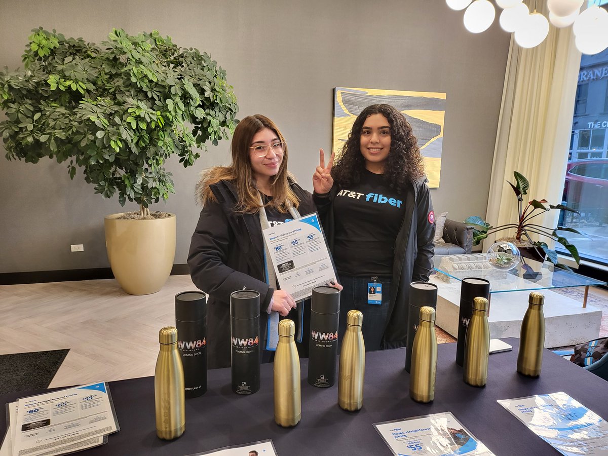 JuanofFlagship's tweet photo. Back at it again!

#TheLogan apartments are officially #HyperGig get up to 5Gig internet! With AT&amp;Ts #StraightForwardPricing 

No contracts. No price hikes. No data caps. No surprises. 

@kpflagship @kristyflagship  @PaulaVofGLM @GreaterLakesMkt #MakingWaves https://t.co/8agMt08a4Q