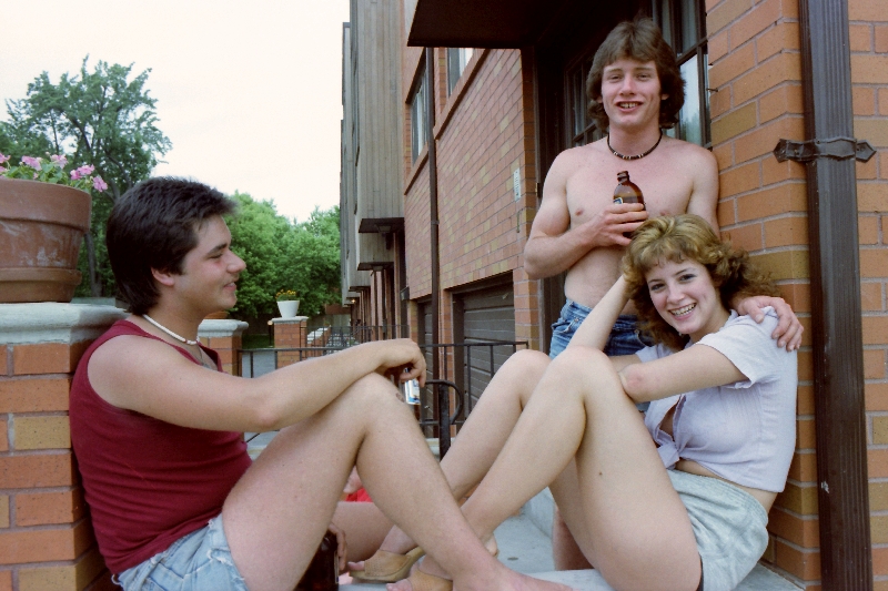 TorontoPast's tweet photo. TO in the 80's:  With the warm weather taunting us this past week...I got to dreaming of a front porch stubby with the gang. @avardwoolaver snapped this photo near Woodbine Beach in 1983. 
.
.
.
.
#toronto #torontopast #toronto80's #retrotoronto #torontohistory #woodbinebeach https://t.co/eynO7HQdL9