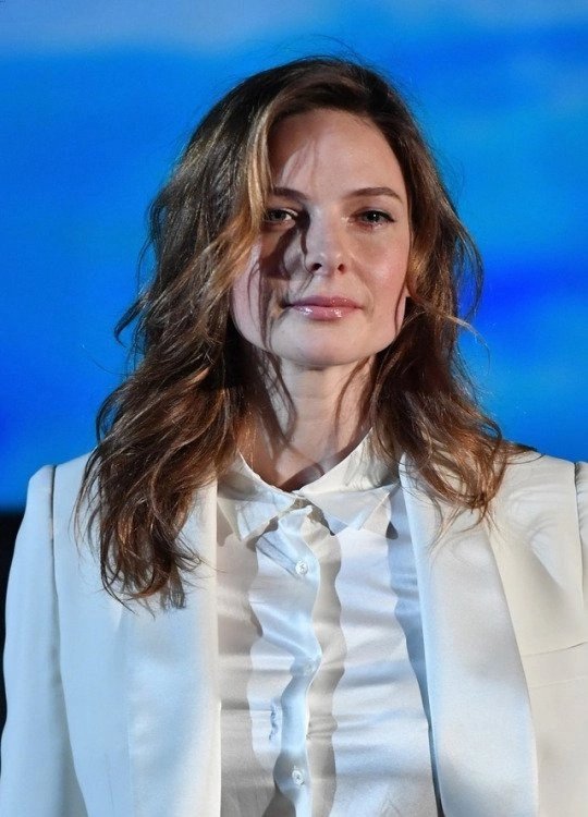 if she looks at me like this I'm dead af.