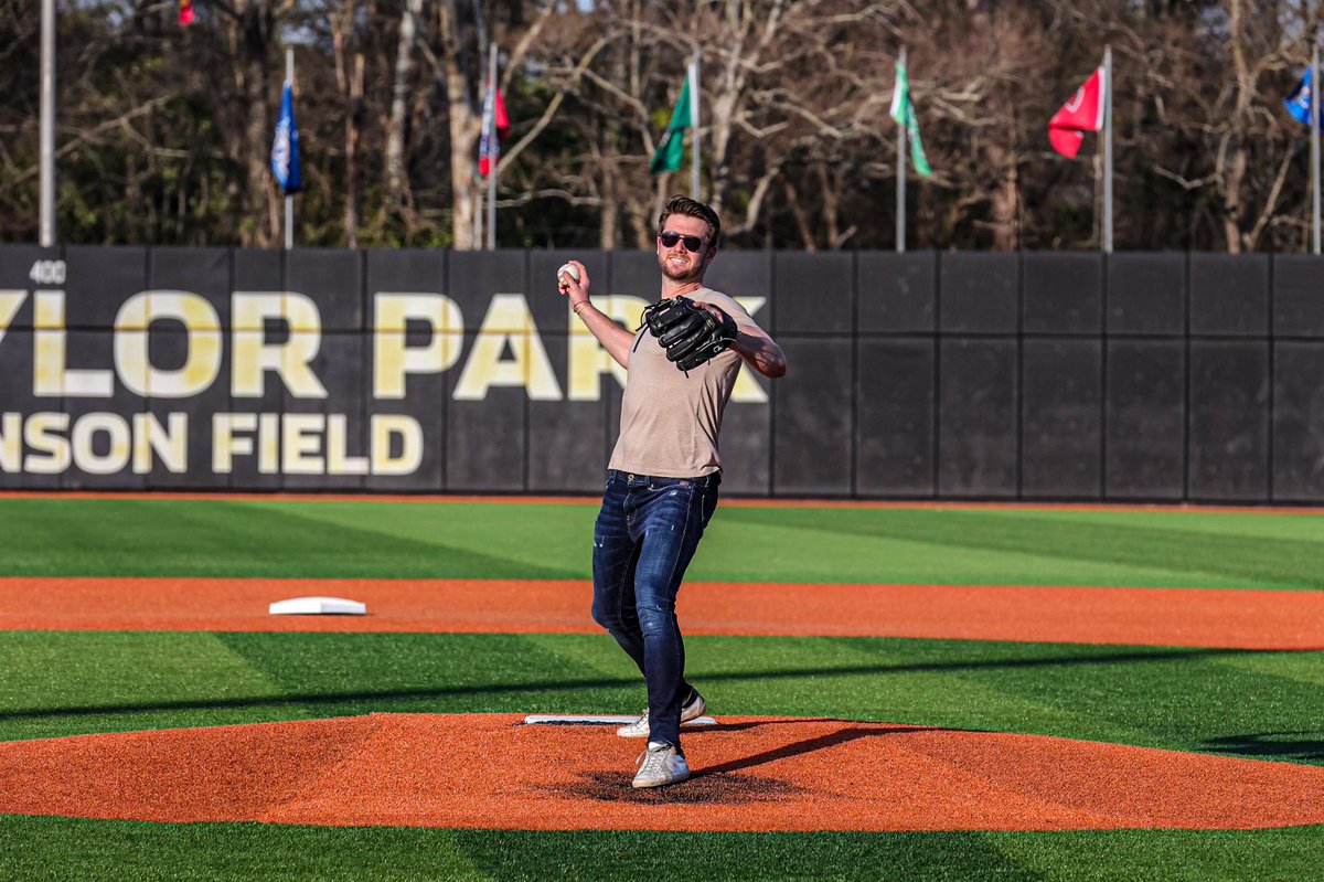 Southern Miss Baseball (@southernmissbsb) on Twitter photo Always good to have you back at The Pete, <a href="/AdamDoleacMusic/">Adam Doleac</a> ๐
#EverythingMatters | #SMTTT Always good to have you back at The Pete, <a href="/AdamDoleacMusic/">Adam Doleac</a> ๐
#EverythingMatters | #SMTTT