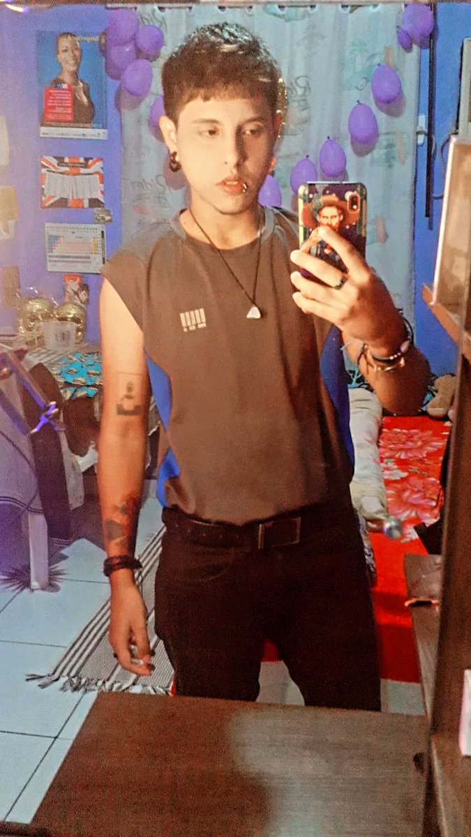 ps_renatuss's tweet photo. Só quero compartilhar que depois de anos sai de casa de regata sem medo do binder aparecer, foi meio difícil mas consegui 🙏🤍
#transhomem #transmen https://t.co/M7Kcaf0riA