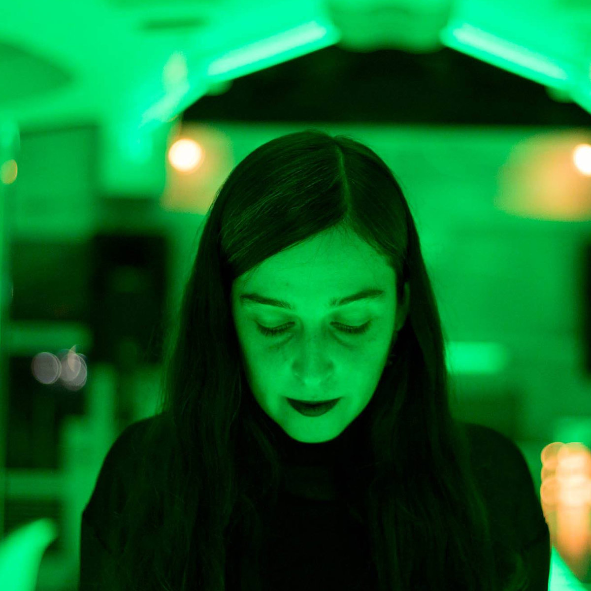 Concepción Huerta, en la constante búsqueda de nuevas narrativas sonoras.

En el marco de la primera edición del Festival Luminous, la artista mexicana <a href="/ConcepcionhueC/">concepcionhue.contacto@gmail.com</a> estrena su EP, «Estática», en colaboración con <a href="/mabefratti/">Mabe Fratti</a>.

👉🏽: tinyurl.com/2d9n3vex