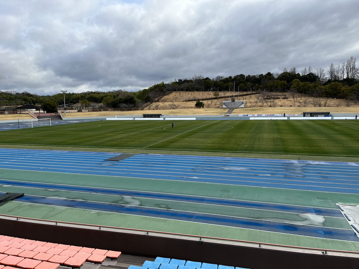 soraarisakaaa's tweet photo. 【待ちに待った、ホーム開幕戦❗️】

少し風があり肌寒いですが、雨は降っていません！！😆

寒さ対策はしっかり行い、皆さん今日はぜひスタジアムで一緒に応援しましょう！！🦌🟦🔥

#奈良クラブ
#naraclub https://t.co/TQSGXsBBVN