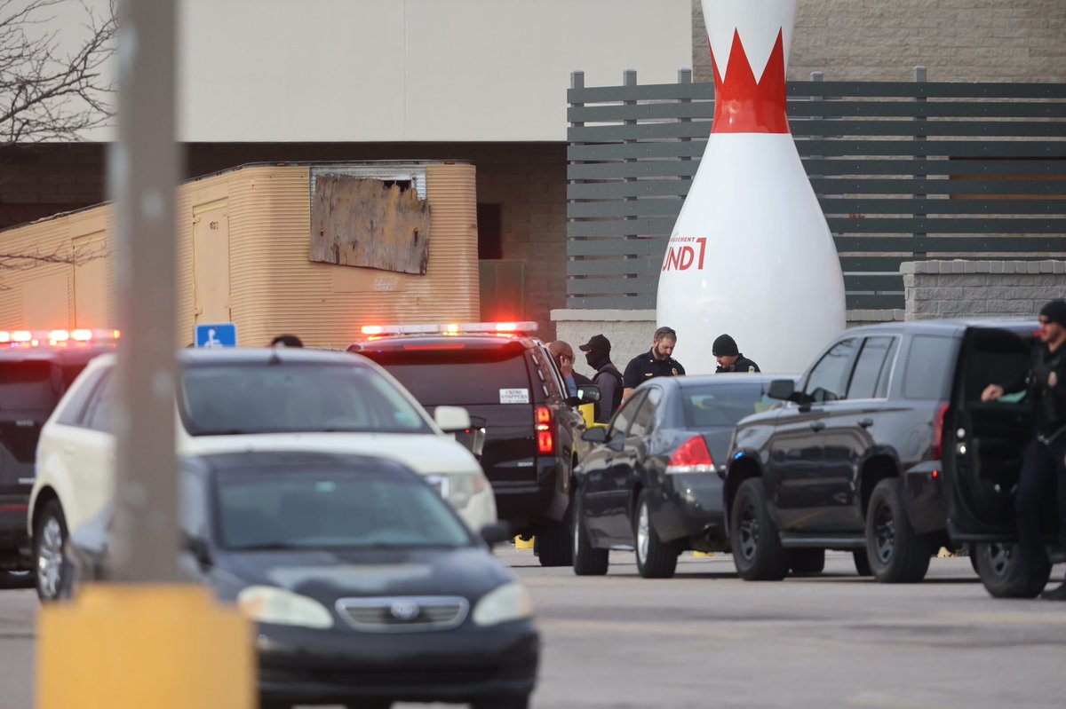 travisheying's tweet photo. At Towne East mall where there were reports of a shooter about an hour ago. Most activity is around the southwest corner of the mall https://t.co/gg1Y9tcSA4