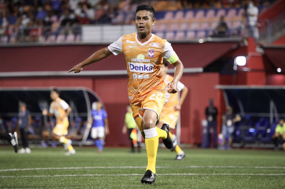 FCJurong's tweet photo. #Fairoz Hasan took on the role of our game captain in #SPL as a Singaporean🇸🇬 for the first time in Albirex Niigata FC Singapore's history🥁
🔸🔹🔸🔹🔸🔹
#albirex_s #albirex https://t.co/pXsm0NSb5e