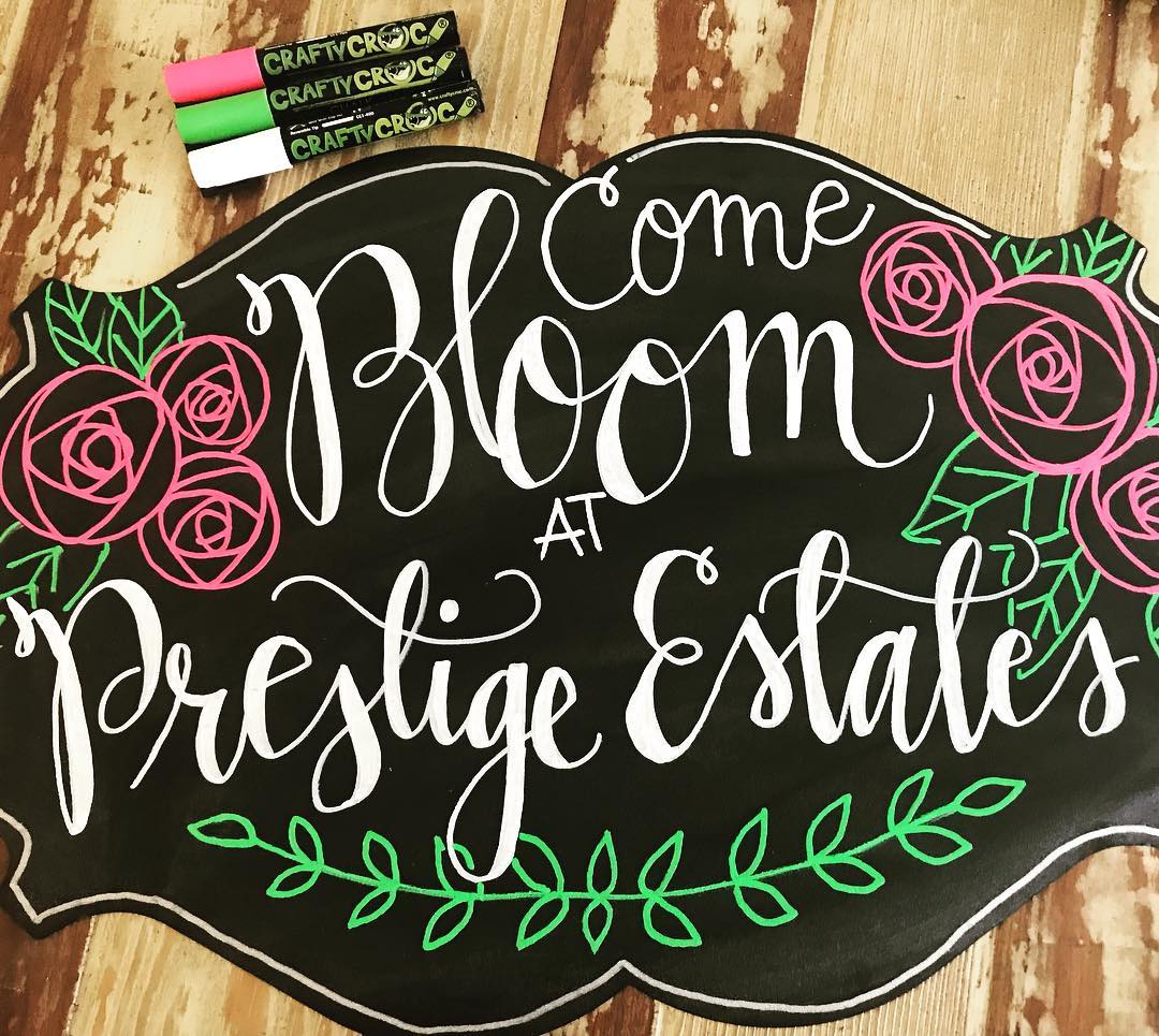 CraftyCrocArt's tweet image. Create that perfect chalkboard sign for your business with these bright and vibrant chalk markers.

📸 IG: @createwithchristie

#chalkboardsigns #boardsigns #chalkmarkers #chalkmarker #chalkpens #liquidchalkmarkers #liquidchalkpens #craftycroc