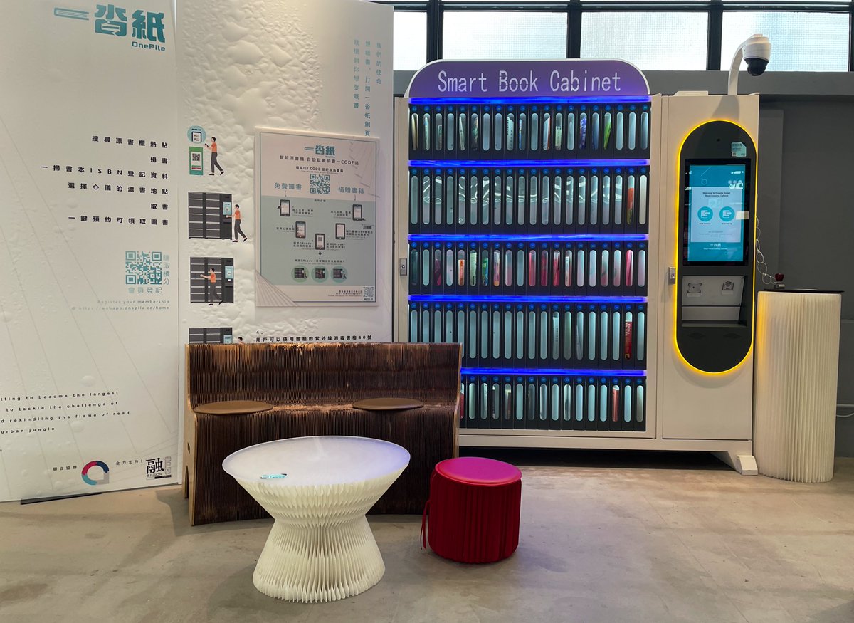 popandzebra's tweet photo. Another great initiative at the central market Hong Kong. Donate or buy #secondhandbooks or just sit and read in this quiet little spot. #onepile #community #hongkong #readmorebooks https://t.co/8Volk453O0