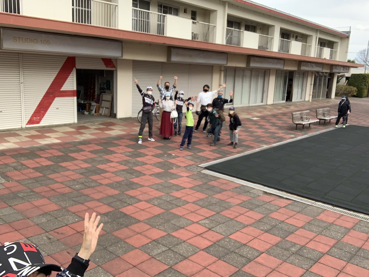 sobaken220's tweet photo. 井野アーティストヴィレッジは、2007年12月に若い芸術家の為の共同アトリエとしてオープンしました。東京藝術大学と取手市が連携し、UR都市機構の協力により取手市井野団地内ショッピングセンター一棟（７戸）を改修し、取手に集まるアーティストの制作拠点となっています。

https://t.co/YMsrEEzGW1 https://t.co/UOajiRXi7y