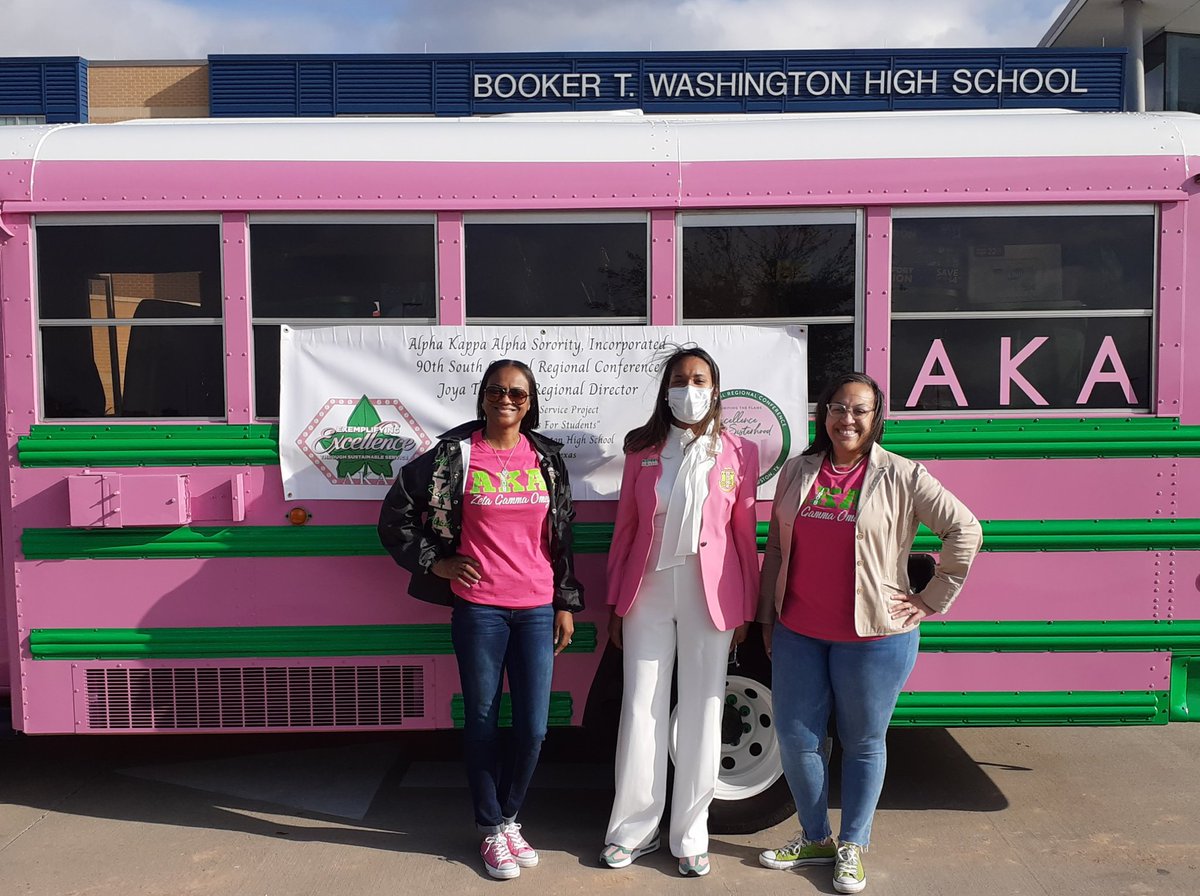 SNikkiVaughan's tweet image. 💗💚 #AKAEducators #ReignitingTheFlame
#90SCRC #WeAreSouthCentral
How ironic that we serviced my Grandaddy's alma mater - Booker T. Washington HS. #Classof1952
