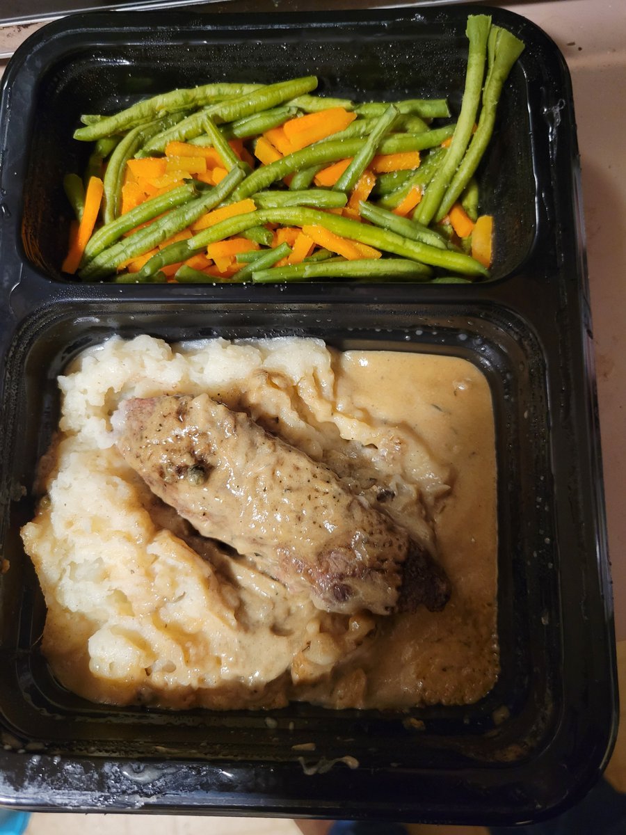 Slaughter_007's tweet photo. @freshly Hmm expectations vs reality. Time to cancel my subscription what a waste got a sliver of meat https://t.co/ssiNya3qgr