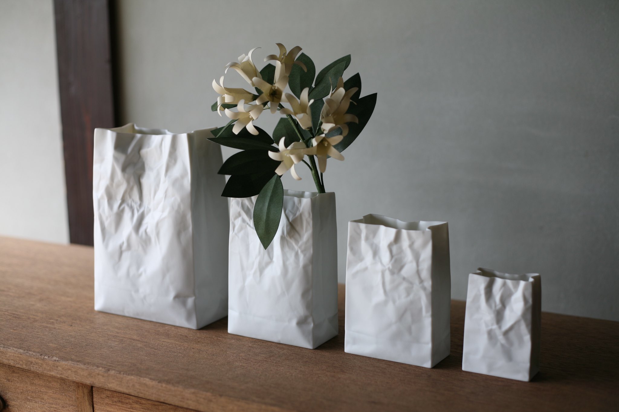 職人 Com 花と花瓶 花を飾っていない ときも オブジェのような存在感を醸し出すニュークリンクルスーパーバッグ 世界基準で選定された日本を代表するにふさわしい花瓶です 頂いた花束 のため お部屋を彩る季節の花のため 大切な方への贈り物として 職人 Com 花と花瓶 花を飾っていない ときも オブジェのような存在感を醸し出すニュークリンクルスーパーバッグ 世界基準で選定された日本を代表するにふさわしい花瓶です 頂いた花束 のため お部屋を彩る季節の花のため 大切な方への贈り物として