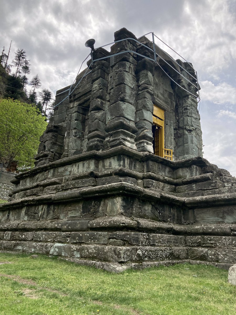 SrinagarGirl's tweet photo. Kashmir From My Lens: Datta Mandir near Uri, believed to be from the 10th CE is made in typical Kashmiri style of architecture. The temple is situated on the left bank of Jhelum &amp; is dedicated to Lord Vishnu. Maintained very well by BSF. #URI #Temple #Kashmir https://t.co/CheDi8ys4b