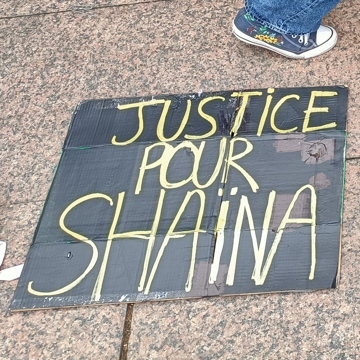 NT_Athis91's tweet photo. Retour sur l'action du #12mars ✊
#viol #pédocriminalité #STOP #impunité #justicecomplice #Justicesexiste #violencesinstitutionnelles #protégerlesenfants #justicepourShaina https://t.co/RhzpupC4A7