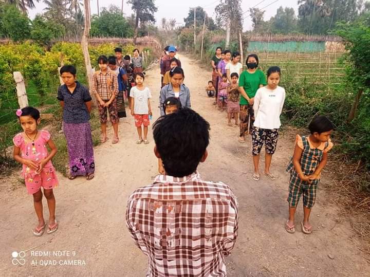 AlexMyanmar13's tweet photo. The Never Cold-blooded Shwe Nwe Blood Strike protesters in Yinmarbin township demonstrated against the fascist military dictator on the evening of March 18.

#2022Mar19Coup
#WhatsHappeningInMyanmar https://t.co/OsnWFqe3Dc