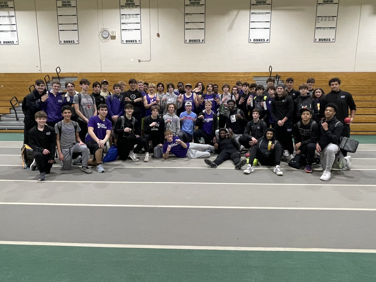 dgnxcandtrack's tweet image. Tonight DGN took home 2nd place in the WSC silver.  Very proud of this group and excited about what the outdoor season holds.  #KeepWorking #ChopWoodCarryWater #FullTeamEffort
