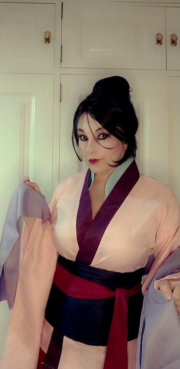 BeatrixC13's tweet photo. @LadyDevilrose Hola!!! Me sumo al cosplay de Disney con Mulán ☺🐉 https://t.co/tb11llzBvB