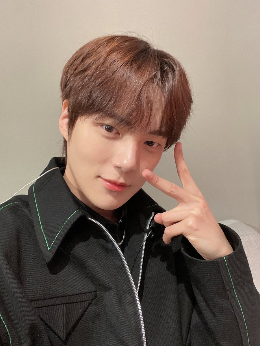 mbbl2ol's tweet photo. 안사랑하는법뭔데진짜.!!!ㅠㅠ https://t.co/czsdabfHXv