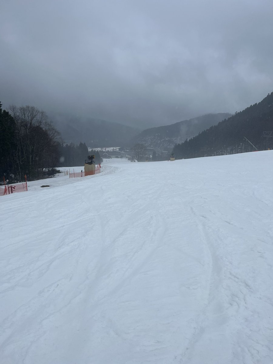 _mi_852's tweet photo. 人生初スノボー楽しかった🥹⭐️☃️ https://t.co/fZMKPsd0yr