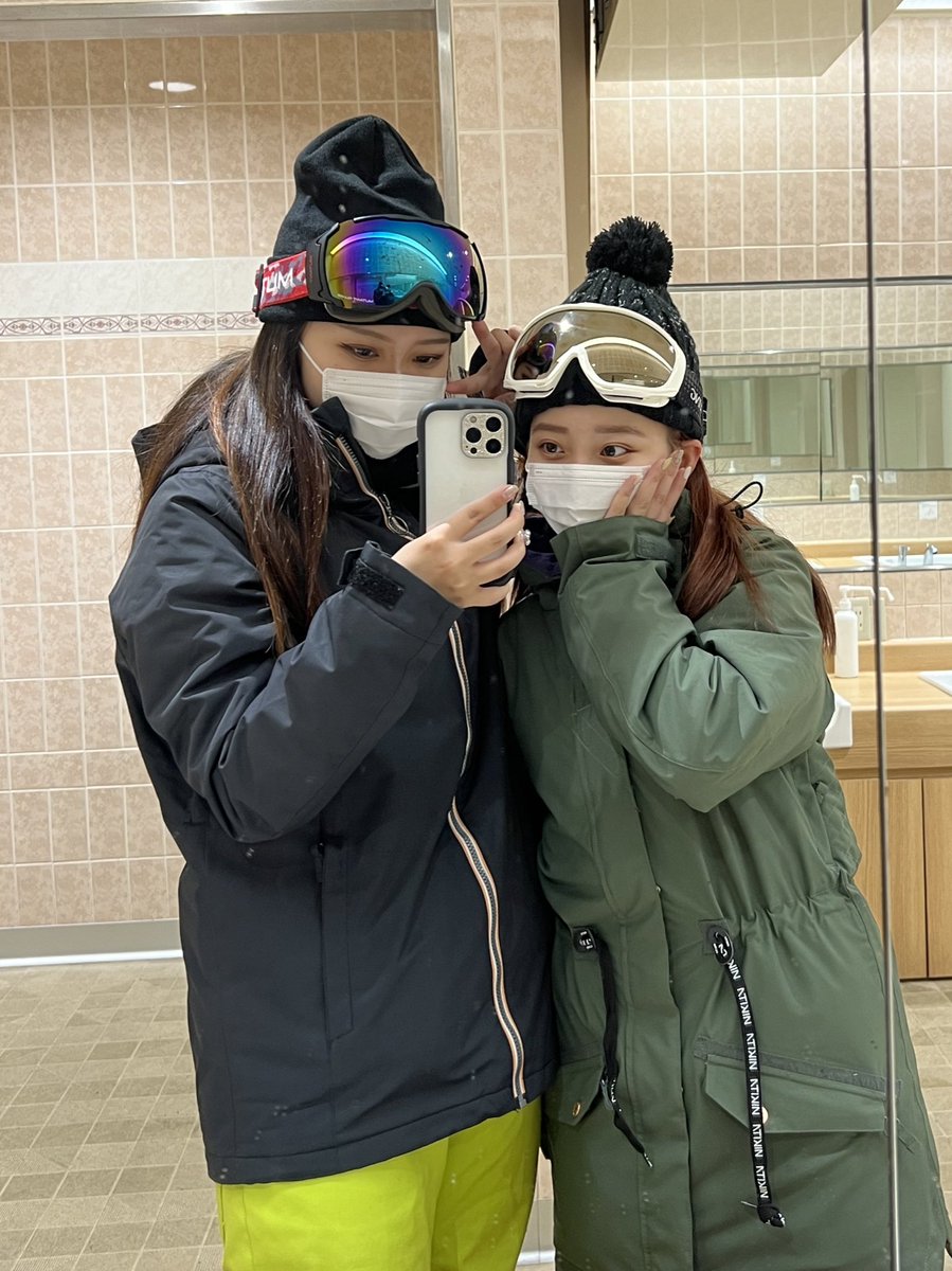 _mi_852's tweet photo. 人生初スノボー楽しかった🥹⭐️☃️ https://t.co/fZMKPsd0yr