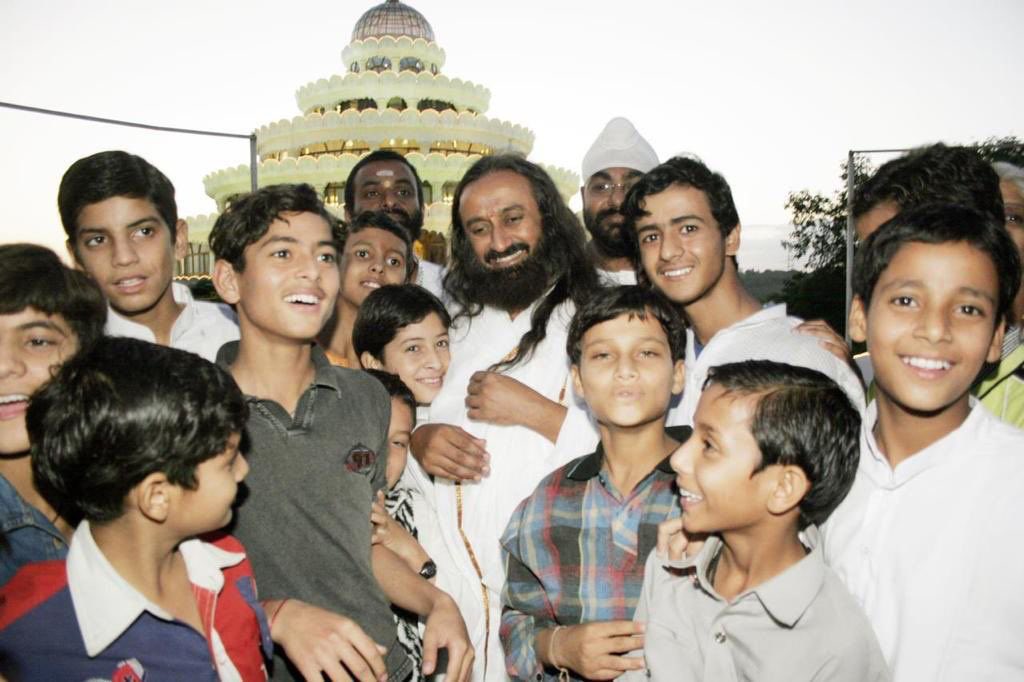 jainajgd's tweet photo. For decades, Gurudev @SriSri has spoken on international platforms about the Kashmiri Pandits to raise awareness. @BangaloreAshram 120 KP boys were adopted,given an education &amp; settled. @fgautier26 powerful KP exhibition was taken across the globe by Gurudev &amp; @ArtofLiving. https://t.co/4Qub7UTXh4