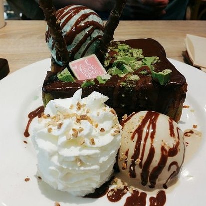 TheCocoaaZone's tweet photo. Feeling Downie eat a Brownie..🍮🍦 https://t.co/BtjM3YiwB8